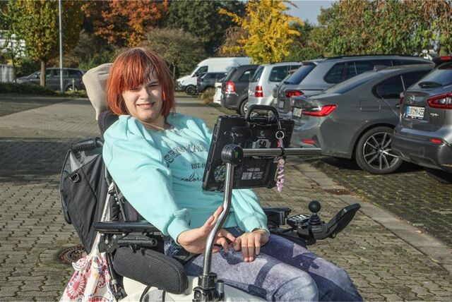 Anna Gort in ihrem Rollstuhl