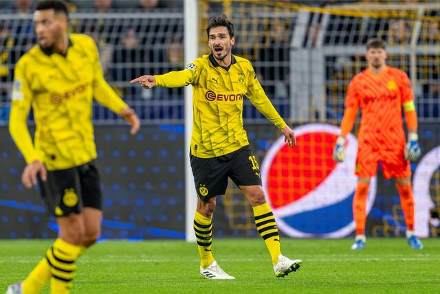 Mats Hummels gibt Anweisungen.