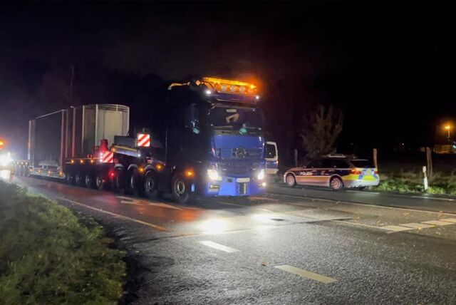 Der Castortransporter vor dem Zwischenlager in Ahaus