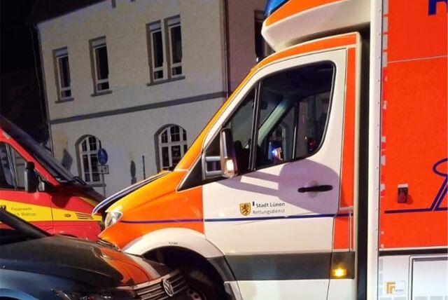 Unfall, ein Fahrzeug ist ein RTW der Stadt Lünen