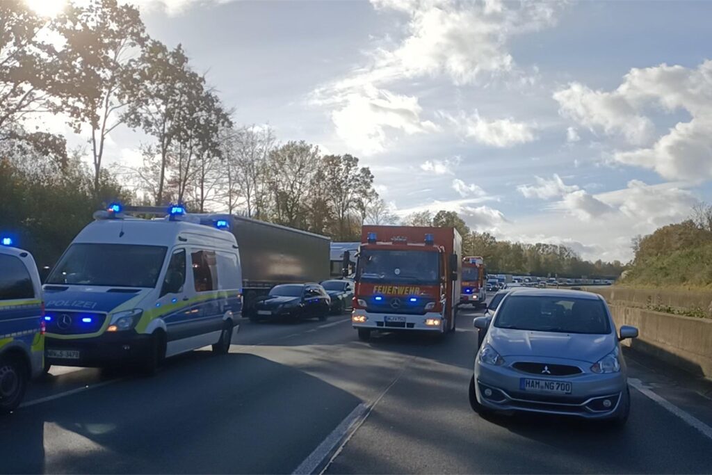 Die Feuerwehr rief wegen der Chemikalien einen Vollalarm aus. Die Feuerwehr rief wegen der Chemikalien einen Vollalarm aus.