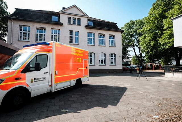 Auf dem Schulhof der Marienschule haben Schüler am Morgen des 22. Mai 2023 die Leiche einer jungen Frau gefunden.