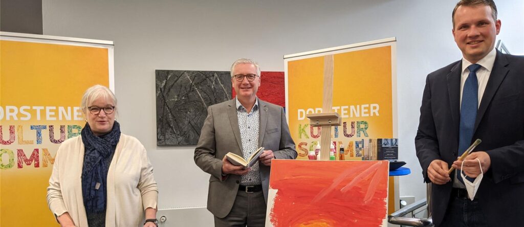 Sabine Fischer (Leiterin Stadtagentur), Ingo Hinzmann (Volksbank-Vorstand) und Bürgermeister Tobias Stockhoff Sabine Fischer (Leiterin Stadtagentur), Ingo Hinzmann (Volksbank-Vorstand) und Bürgermeister Tobias Stockhoff
