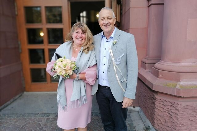 Hochzeit am Standesamt in Dortmund – Das glückliche Ehepaar
