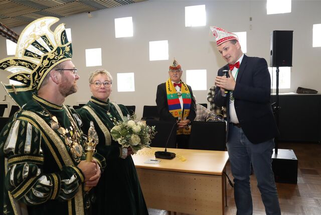 Dorstens Bürgermeister inthronisiert das neue, alte Prinzenpaar im Karneval: Stefan I. und Sonja I.