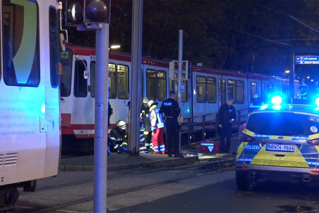 Der Dortmunder, der am Samstag (11.11.) in Aplerbeck von einer U-Bahn erfasst wurde und ein Bein verlor, ist außer Lebensgefahr. Der Dortmunder, der am Samstag (11.11.) in Aplerbeck von einer U-Bahn erfasst wurde und ein Bein verlor, ist außer Lebensgefahr.