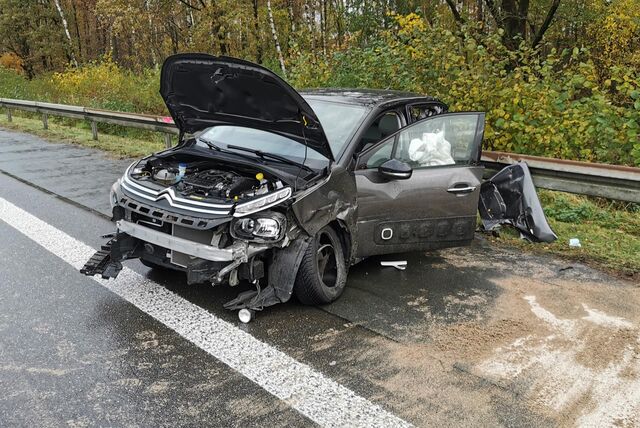 Nicht mehr fahrtüchtig war dieses Fahrzeug nach dem Unfall auf der A43.