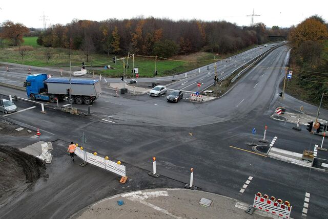 Die B236 trifft an ihrem nördlichen Ende zwischen Brechten und Lünen auf die B54.