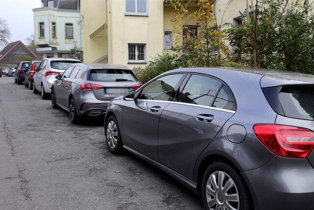 Nicht nur freitags wird der öffentliche Parkraum an der Trappstiege voll ausgenutzt.