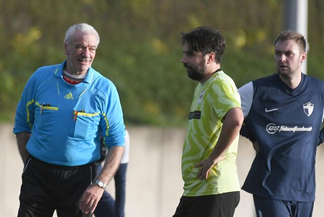 Viele Fotos. Im abschließenden Hinrundenspiel kamen die Kreisliga-B-Fußballer des VfR Rauxel zu einem 0:0 gegen den Dritten, RSV Holthausen II.