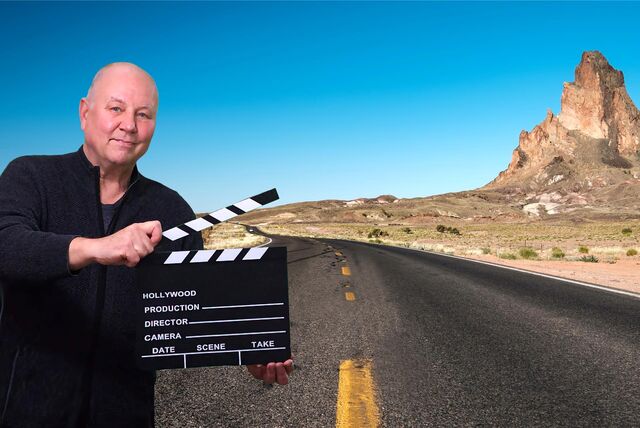 Die Montage zeigt den Recklinghäuser Drehbuchautor George Sommer mit einer Filmklappe vor der Kulisse des Gran Canyon in Amerika.