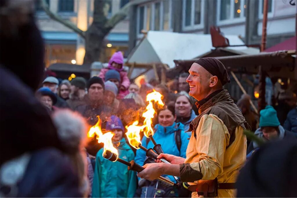 Auch dieses Jahr wird es auf dem Bochum Weihnachtsmarkt 2023 einen Mittelaltermarkt geben. Auch dieses Jahr wird es auf dem Bochum Weihnachtsmarkt 2023 einen Mittelaltermarkt geben.
