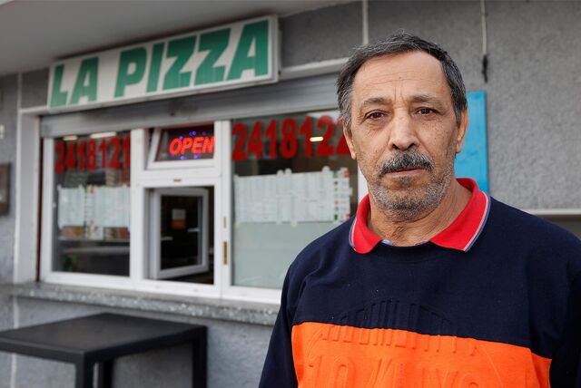 Ahmid Yahyaoui vor seinem Kiosk mit Pizza-Lieferdienst in Bergkamen.