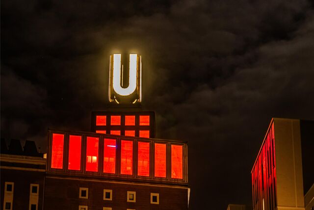 Das Dortmunder U leuchtet in Orange