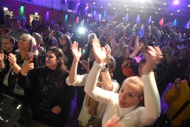Rund 1000 Gäste feierten ausgelassen bei der diesjährigen 23. Aids-Gala „Tanz unterm Regenbogen“ in der Europahalle in Castrop-Rauxel.