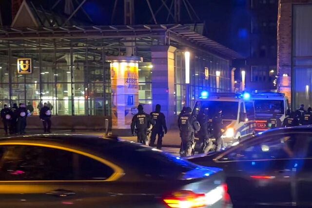 Polizei in der Innenstadt von Dortmund nach dem SPiel BVB gegen Mönchengladbach.