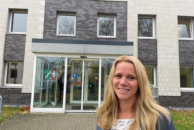 Yvonne Schmuck-Schmiedel, die neue Direktorin des Amtsgerichts Castrop-Rauxel, vor dem Gericht.
