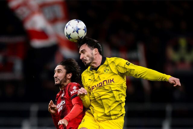Mats Hummels im Kopfballduell.