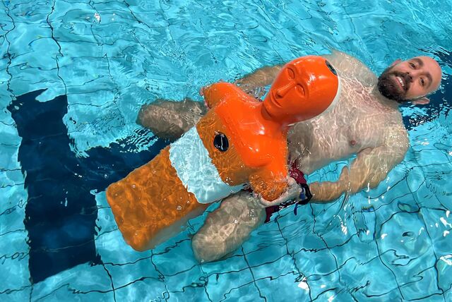 Einen Menschen zu retten ist etwas ganz anderes, als bloß zu schwimmen, weiß Rettungsschwimmer Karam Qarqash von der DLRG in Castrop-Rauxel.