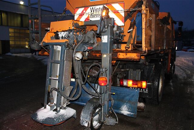 Ein Streuwagen im Einsatz