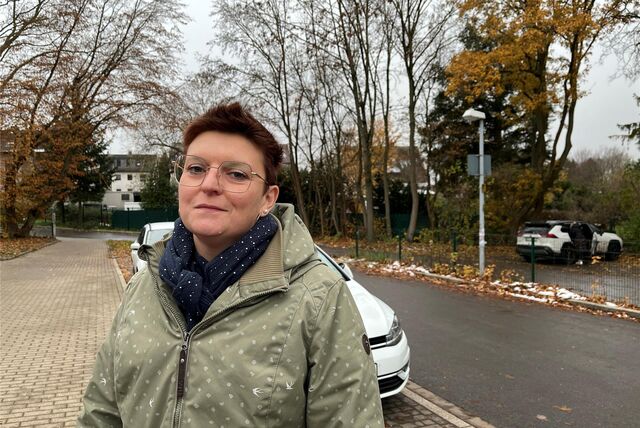 Jennifer Kremp vom Elternbeirat des Awo-Kindergartens an der Langschedestraße kämpft gegen das tägliche Verkehrschaos vor dem Kindergarten und der benachbarten Steinbrink-Grundschule in Wickede. Auch Straßensperrungen wie in Essen hatte sie vorgeschlagen.