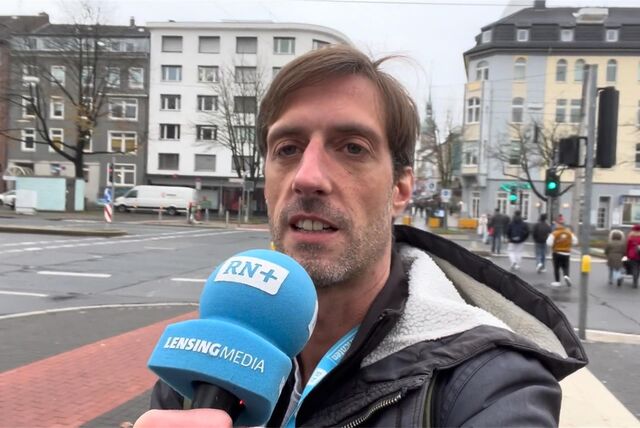 Redakteur Tim Schulze berichtet vom Tatort am Wall.