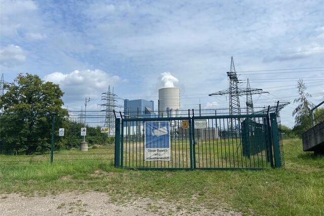 Tor vor Kraftwerksanlage