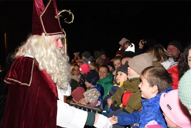 Der Nikolaus begrüßte die Halterner Kinder am Stausee