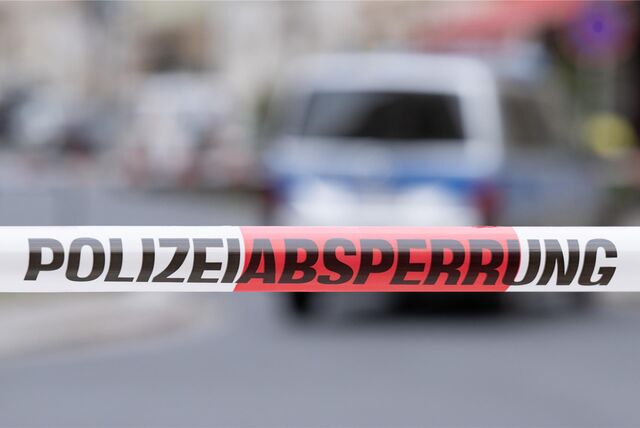 rot-weißes Polizei-Flatterband