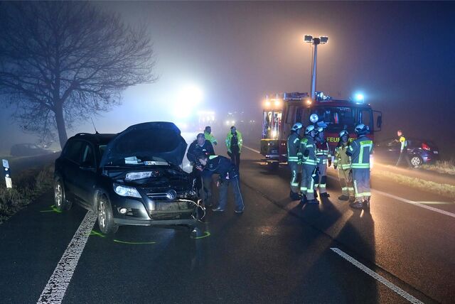 Zum Unfallzeitpunkt war es auf der B 224 nebelig und glatt.