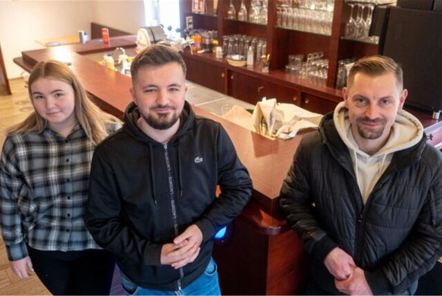 Kenan Sehic mit Partnerin Ksenia Ulrich und Josip Levak im Hafenrestaurant.