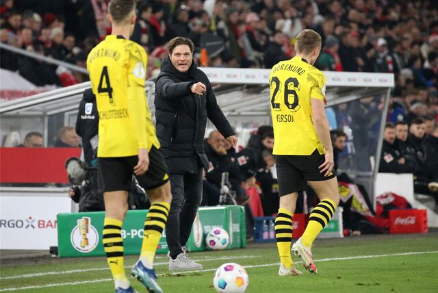 Edin Terzic gibt Anweisungen.
