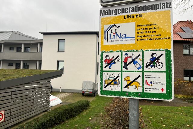 LiNa-Haus mit Spielplatz-Schild