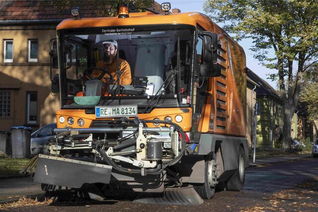 Mit modernen Kehrmaschinen hält der ZBH die Straßen im Stadtgebiet sauber.
