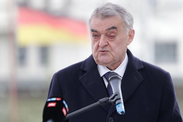 NRW-Innenminister Herbert Reul äußerte sich zu Gewaltvorfällen bei Fußballspielen in Dortmund.