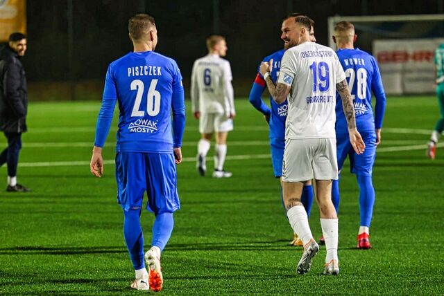 Trafen nicht während der 90 Minuten, aber vor Anpfiff, kurz vor Wiederanpfiff und bei Abpfiff auf einander: Lukas Piszczek (l) und Kevin Großkreutz.