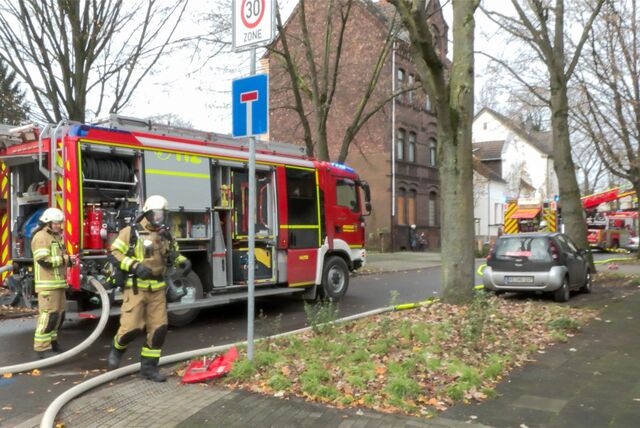 Ein Feuerwehreinsatz auf der Heidestraße in Hillerheide (Recklinghausen).