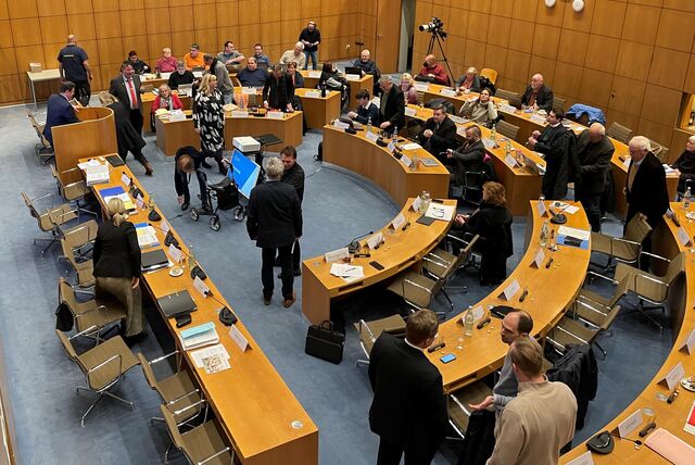 Der Stadtrat von Castrop-Rauxel: Die Europastadt wird von einer rot-grünen Koalition geführt. Am Donnerstag debattiert man im Ratssaal unter anderem über die EUV-Abwassergebühren der Jahr 2021 und 2022.