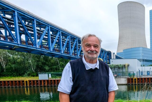 Rainer Köster (76) vor dem Steinkohlekraftwerk Datteln 4. gegen dessen Standort er seit 17 Jahren mit der IG Meistersiedlung klagt.