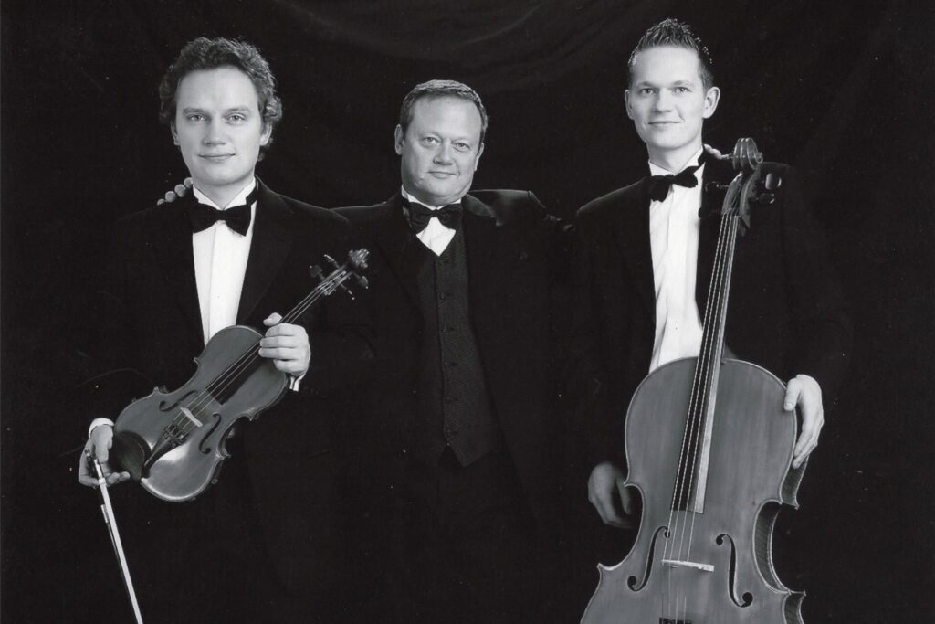 Das Salontrio (v.l.n.r.: Maurice Maurer, Manfred Maurer, Manuel Maurer) Das Salontrio (v.l.n.r.: Maurice Maurer, Manfred Maurer, Manuel Maurer)
