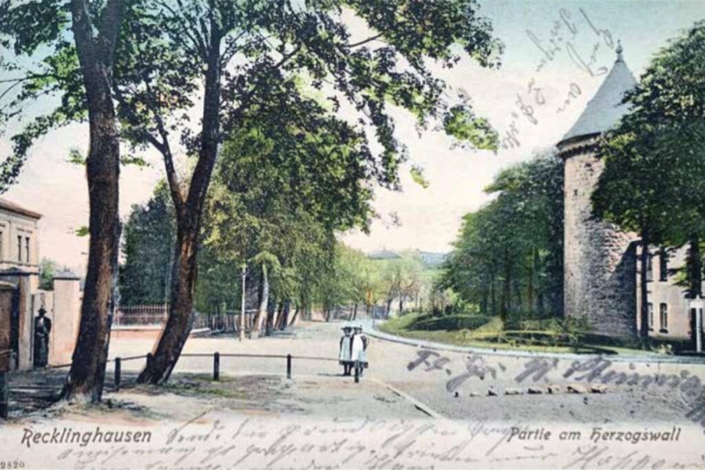 Eine Postkarte zeigt den frühen Wallring zu Beginn des 20. Jahrhunderts. 