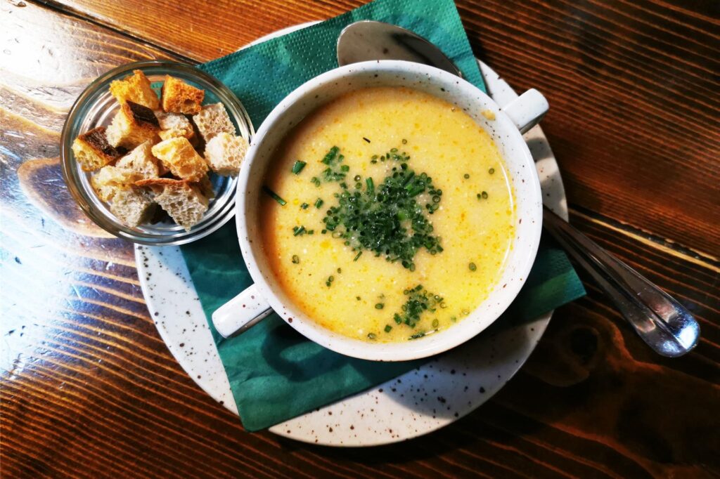kartoffelsuppe und croutons kartoffelsuppe und croutons