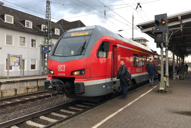 Zug im Bahnhof Haltern.
