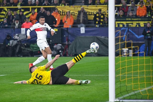 Niklas Süle grätscht.