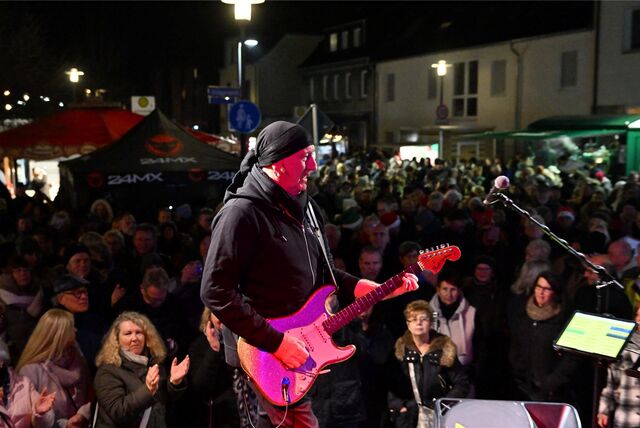 Wayne Morris begeisterte auf dem Polsumer Weihnachtsmarkt.