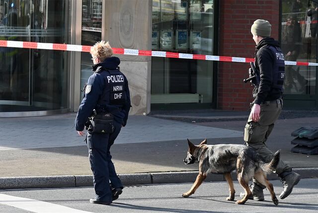 Die Dorstener Volksbank ist Anfang Februar wegen einer Bombendrohung von mehreren Sprengstoffspürhunden durchsucht worden.