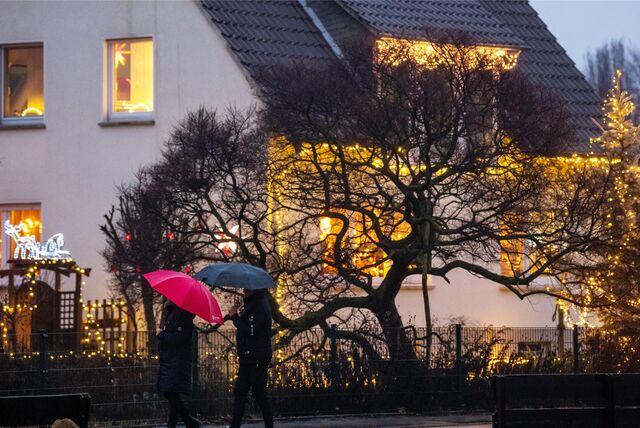 Ohne Regenschirm wird es in den nächsten Tagen einschließlich Weihnachten wohl nicht gehen.
