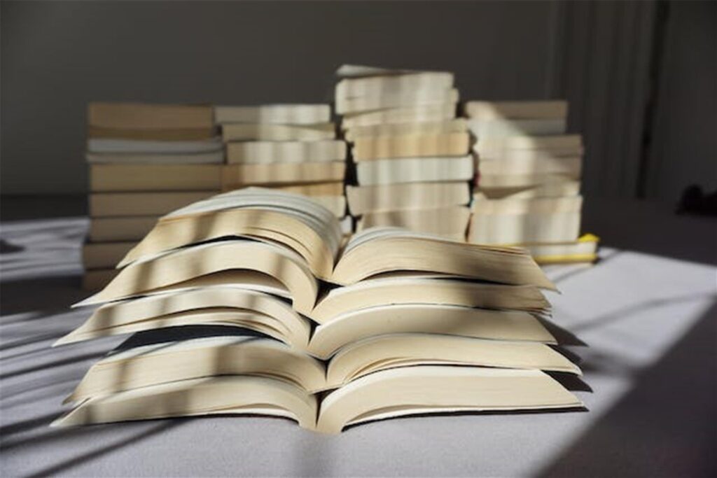 aufgeklaptte bücher aufgeklaptte bücher
