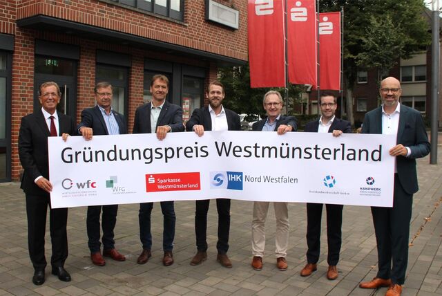 Wirtschaftsförderer, Handwerksmeister und Vertreter der Sparkasse Westmünsterland stellten den neuen Gründerpreis vor.