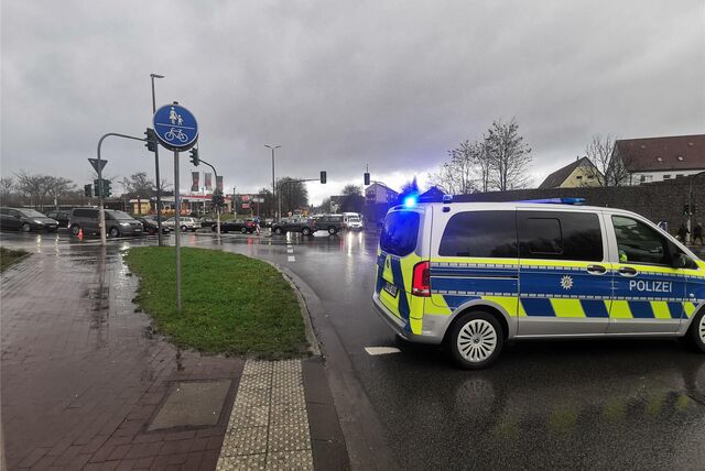 Die B 235 zwischen Schwarzer Weg und Europaplatz war wegen eines Sturmeinsatzes gesperrt.